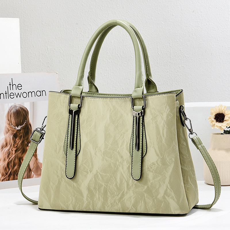 A new retro large-capacity single-shoulder crossbody bag for trendy women in 2025, a cross-border stylish hand-held large bag Specification drawing