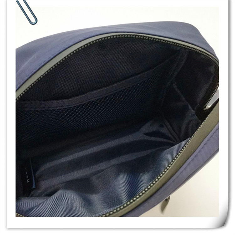 Customized nylon striped makeup bags, custom-made printed toiletry bags based on provided pictures, portable travel cosmetics storage hand-held bags Application Scenario