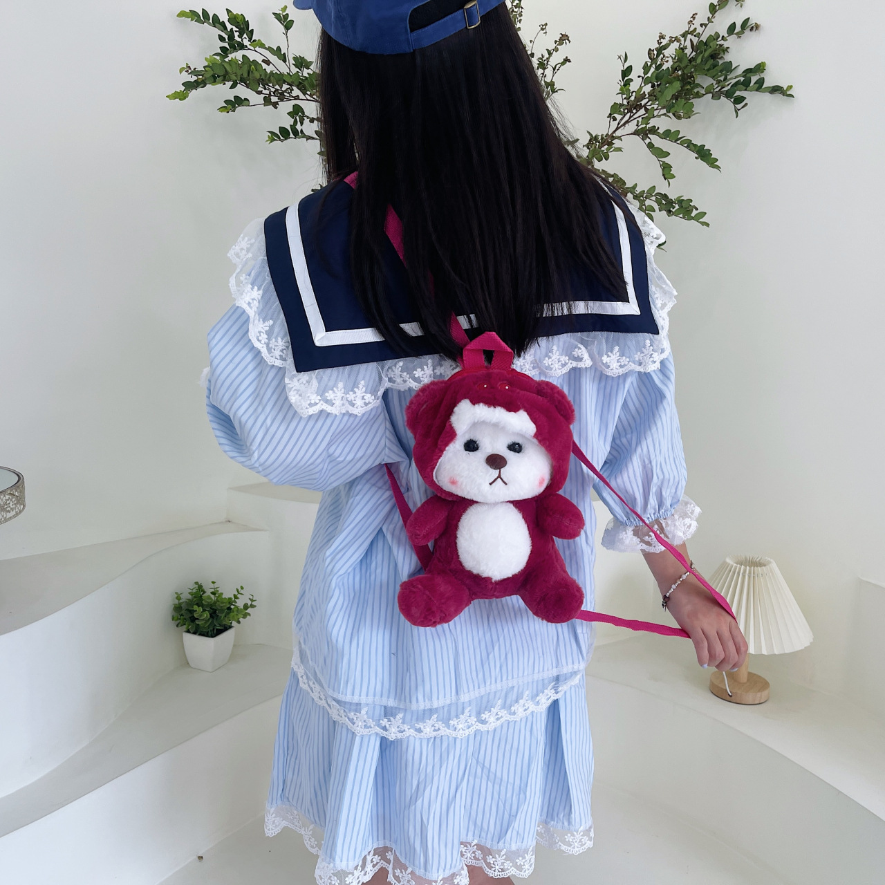 The cute cartoon bear transforms into a backpack, and the soft and adorable children's teddy coin purse grab doll can be exchanged for direct supply Application Scenario