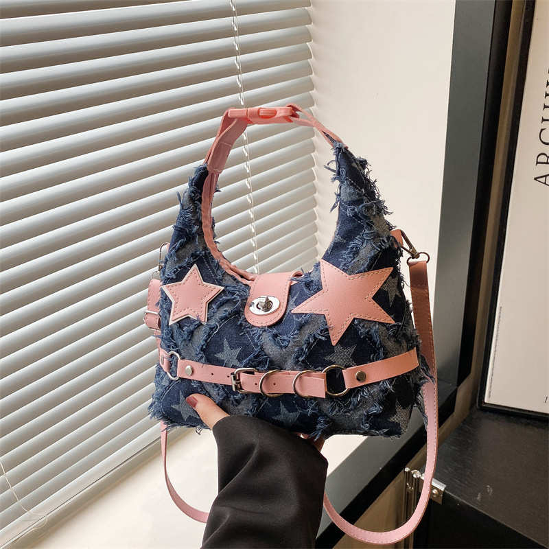Spicy girl style denim single-shoulder bag, pink five-pointed star tassel handbag, large-capacity fashionable commuting crossbody bag full figure