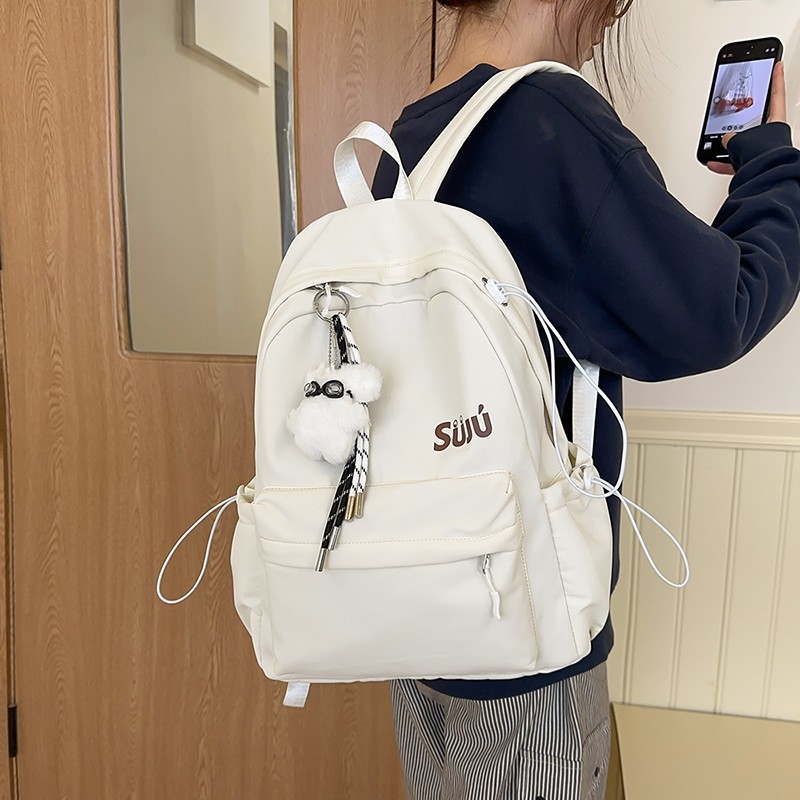 A simple and fresh Japanese-style Instagram backpack for women, a Korean-style casual and versatile backpack for traveling Application Scenario