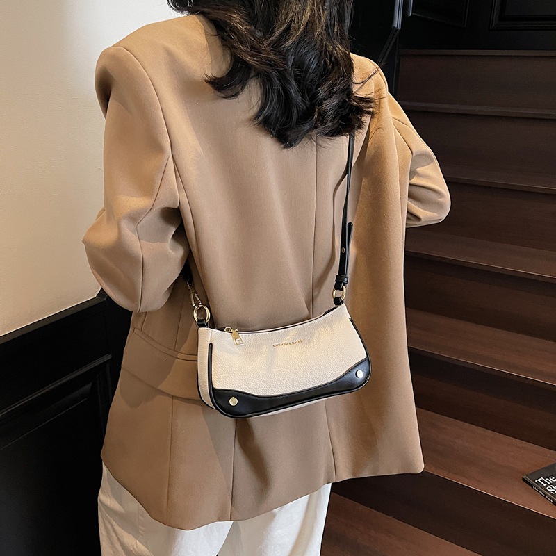 The 2025 new high-end, stylish and elegant single-shoulder crossbody bag is a stylish and retro versatile hand-held underarm bag for women Application Scenario