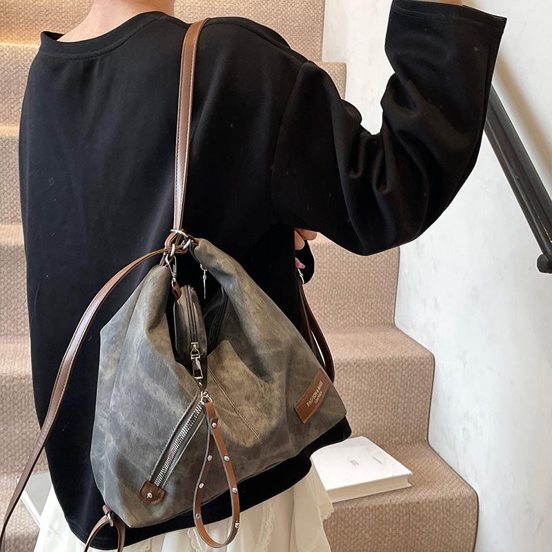2025 New Korean version niche single-shoulder bag, multi-functional fashionable backpack, retro large-capacity commuter tote bag for women full figure