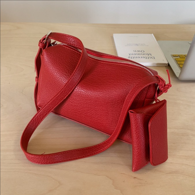 "Bag Girl 2025 Summer New Trendy pillow bag, solid color versatile handbag, simple shoulder bag, stylish crossbody bag. full figure