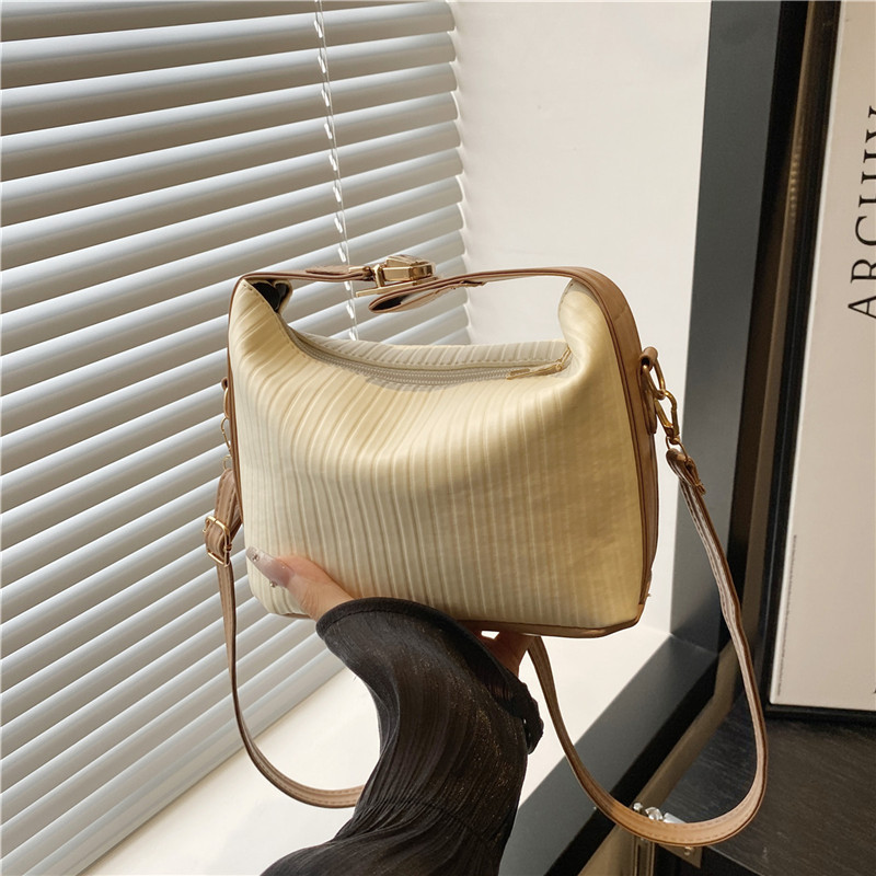 Korean niche pleated handbag for women 2025 new summer dopamine single-shoulder bag, simple and versatile crossbody bag full figure