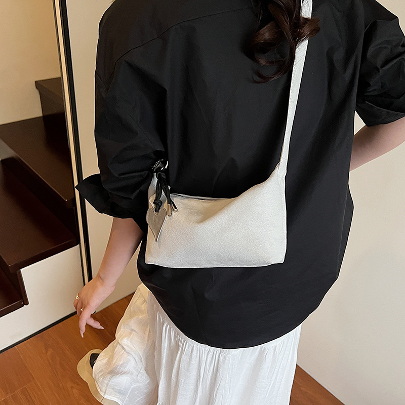 Casual and laid-back style underarm bag for women, 2025 new trendy and simple single-shoulder bag, solid color casual commuting crossbody bag Specification drawing