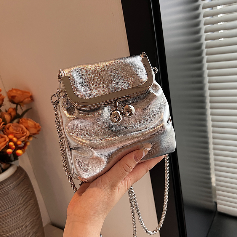 Ladies' chain bag, fashionable, stylish and simple Japanese and Korean single-shoulder bag, 2025 new trendy INS casual crossbody bag details Picture
