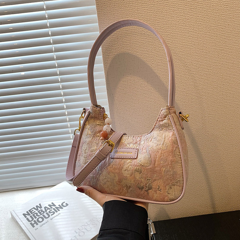 The new 2024 underarm bag for women features a high-end, fashionable and niche design. It's a Korean style versatile single-shoulder crossbody bag for commuting details Picture