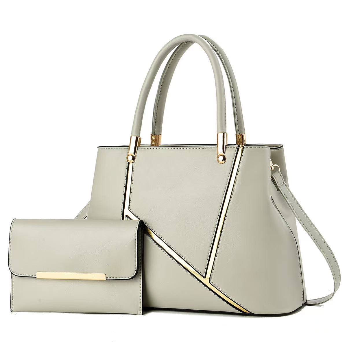 The new 2025 spliced women's bag, a large-capacity handbag for women, is a single-shoulder crossbody bag for mom Application Scenario