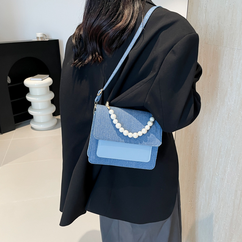 High-end and stylish small bag for women, 2024 new trendy pearl chain single-shoulder bag, versatile and stylish crossbody small square bag details Picture