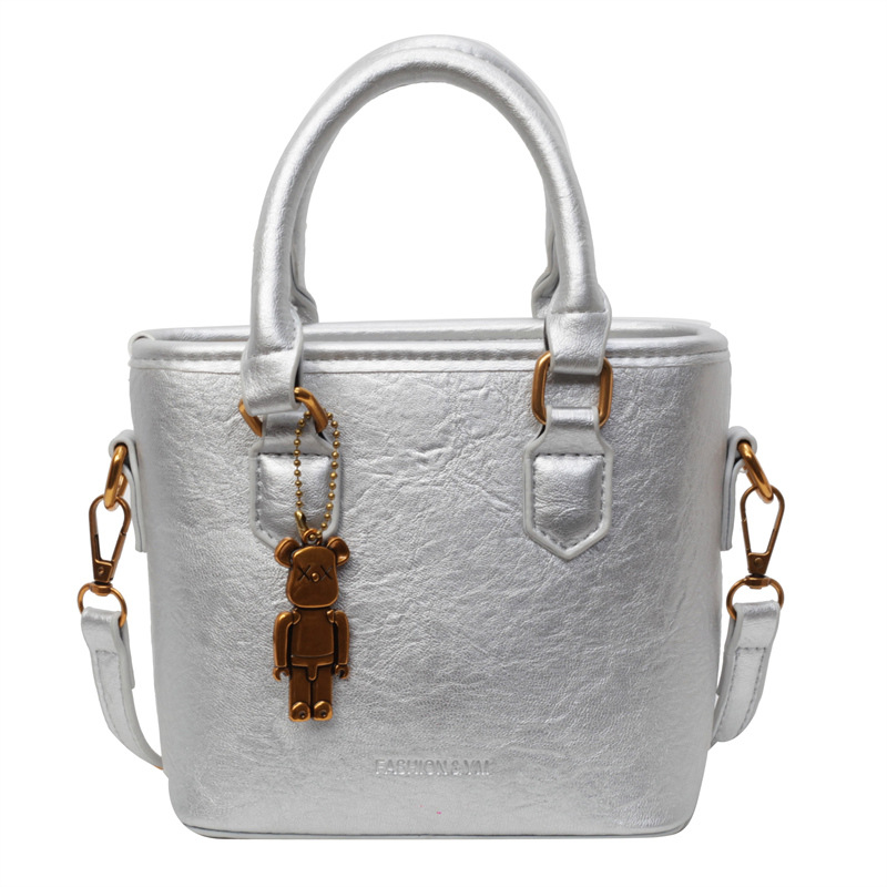 The 2024 new crossbody bag of Lady Bag is fashionable, versatile and features a niche design. This year, the simple hand-held bucket bag is in fashion Item Picture