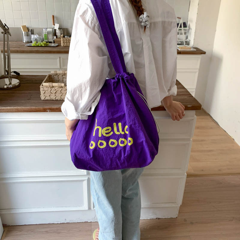 2025 New Korean version large-capacity canvas bag for women, simple, casual and versatile, solid color trendy single-shoulder underarm bag Application Scenario