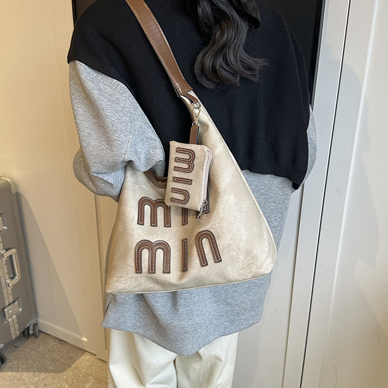 High appearance level Tote bag for women 2024 New large-capacity casual commuting single-shoulder bag for students going out stylish crossbody bag details Picture