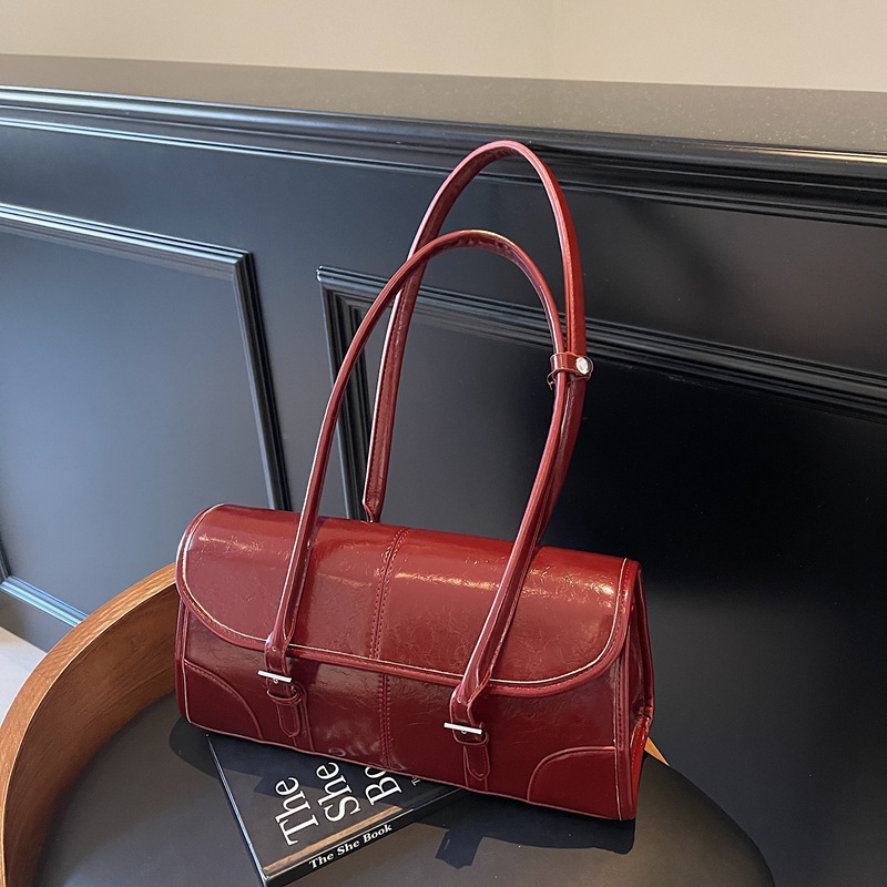 French high-end retro underarm bag for women 2025 new style, versatile and elegant single-shoulder bag, fashionable and light luxury baguette bag details Picture