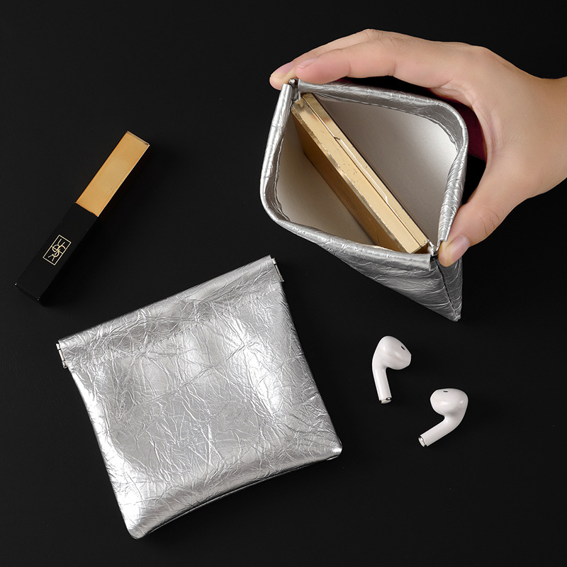 New retro spring piece self-tightening storage bag, simple mini earphone case, small-mouthed red envelope portable coin purse Application Scenario