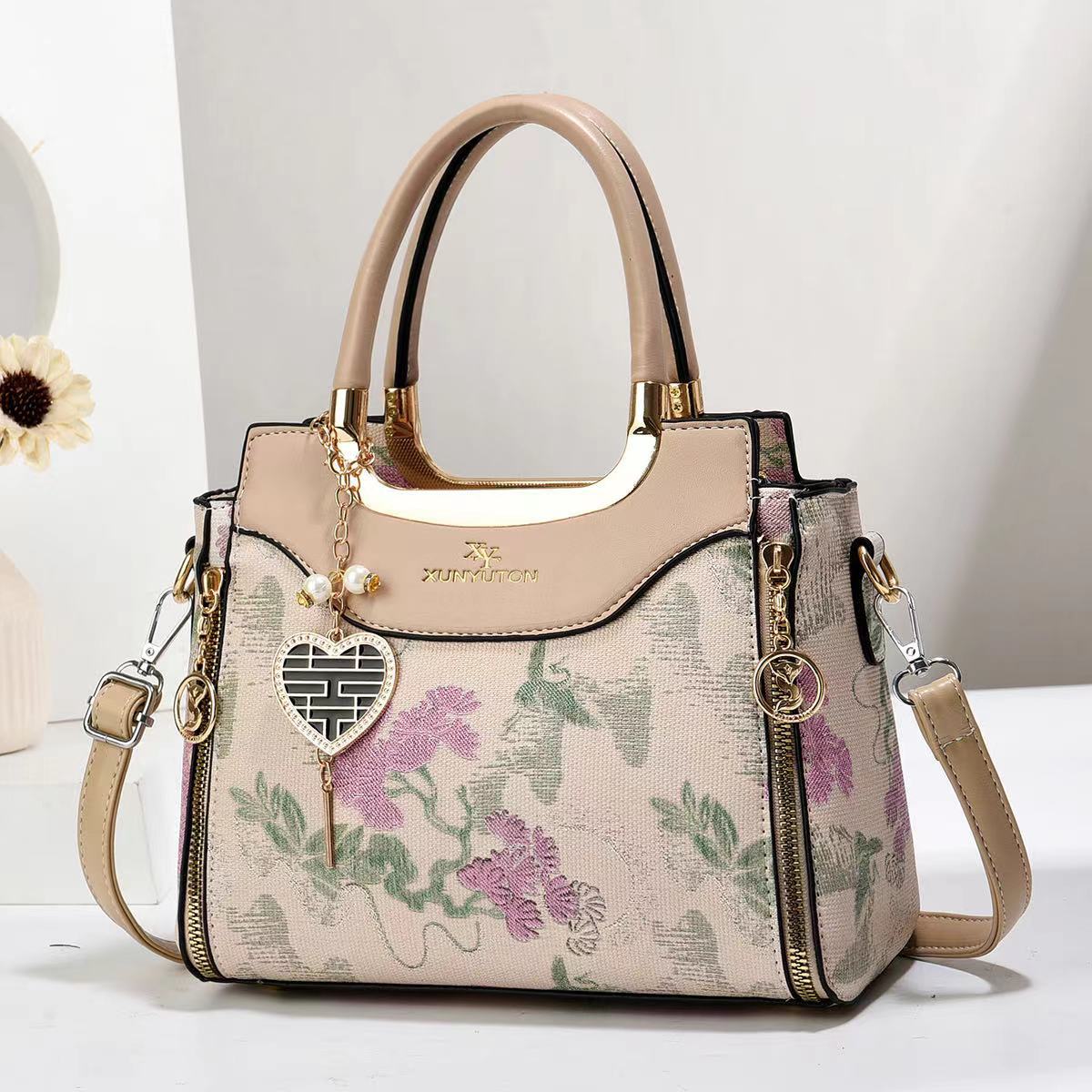 2024 New Korean-style fashionable and trendy Chinese-style embroidered single-shoulder crossbody bag for middle-aged women, elegant and stylish handbag full figure