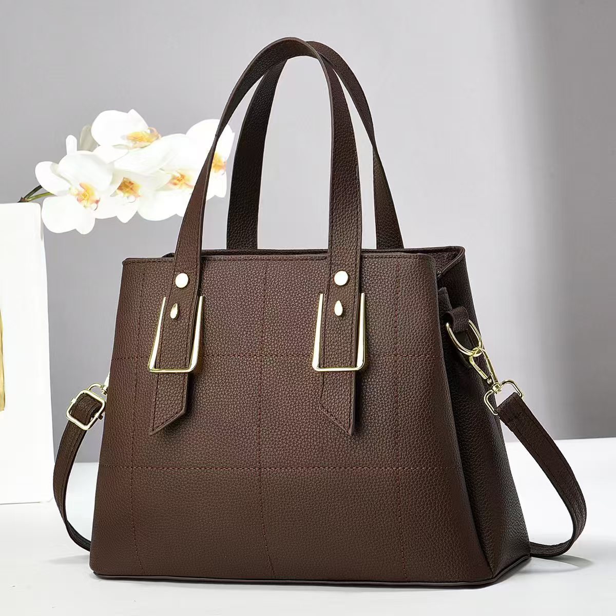 Factory wholesale of new 2024 fashionable embroidered checkered handbag, European and American trend large-capacity single-shoulder crossbody bag full figure