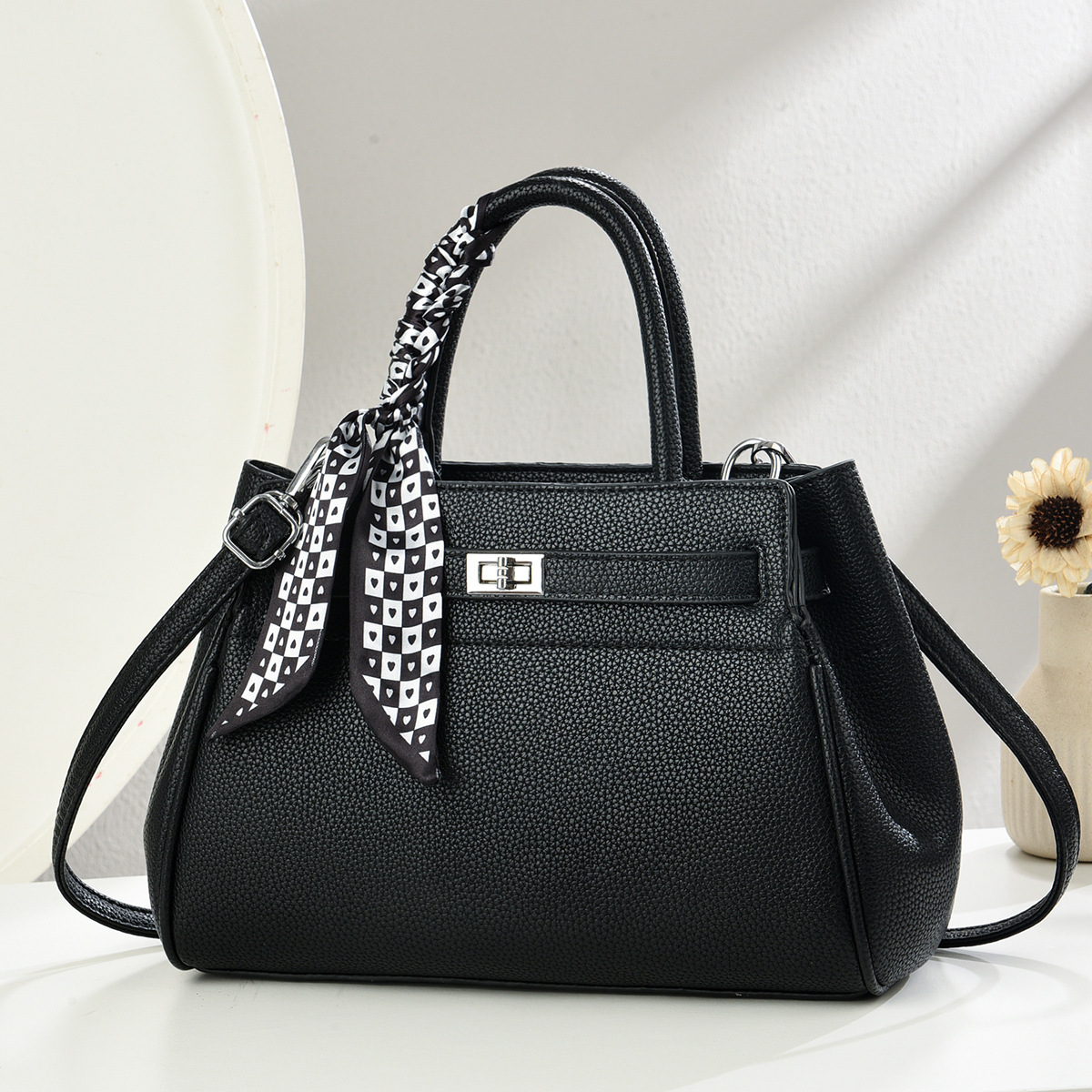 New middle-aged and elegant mom bag, red bride bag, handbag, versatile for daily use, single-shoulder crossbody bag, wedding bag details Picture