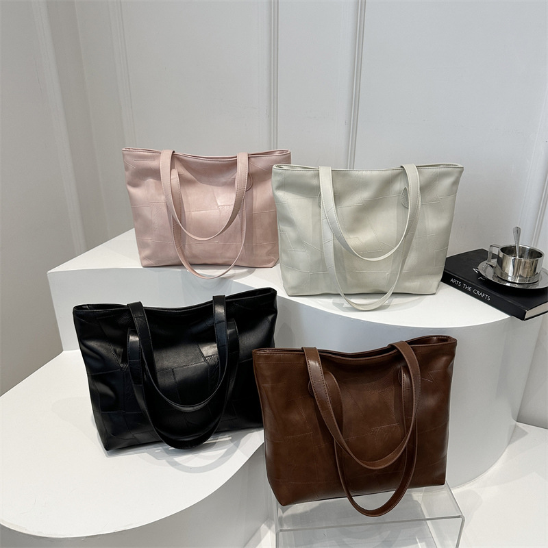 2024 New women's bags: large-capacity tote bag, retro-style single-shoulder crossbody bag, solid-color soft leather commuter bag Application Scenario