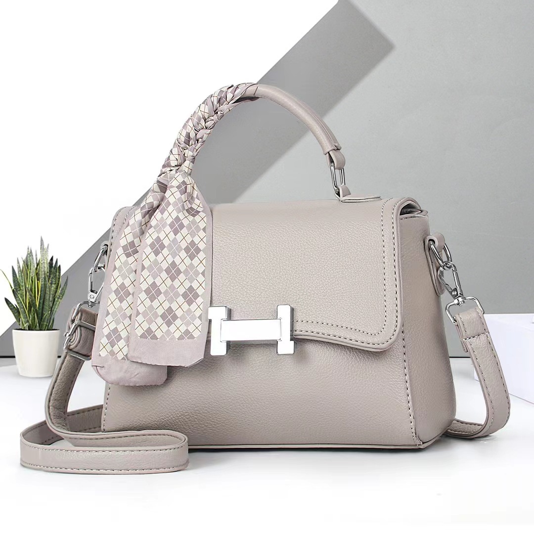 One-piece consignment for 2024 new trendy and fashionable hand-held small square bag for women, high-end and versatile single-shoulder crossbody bag Specification drawing