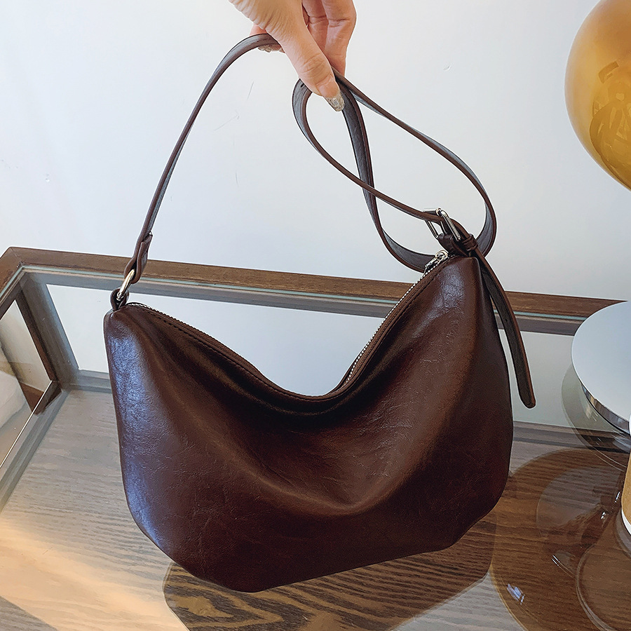 Retro soft leather bag for women 2024 new style, simple, casual and versatile single-shoulder crossbody bag, small and large capacity dumpling bag full figure