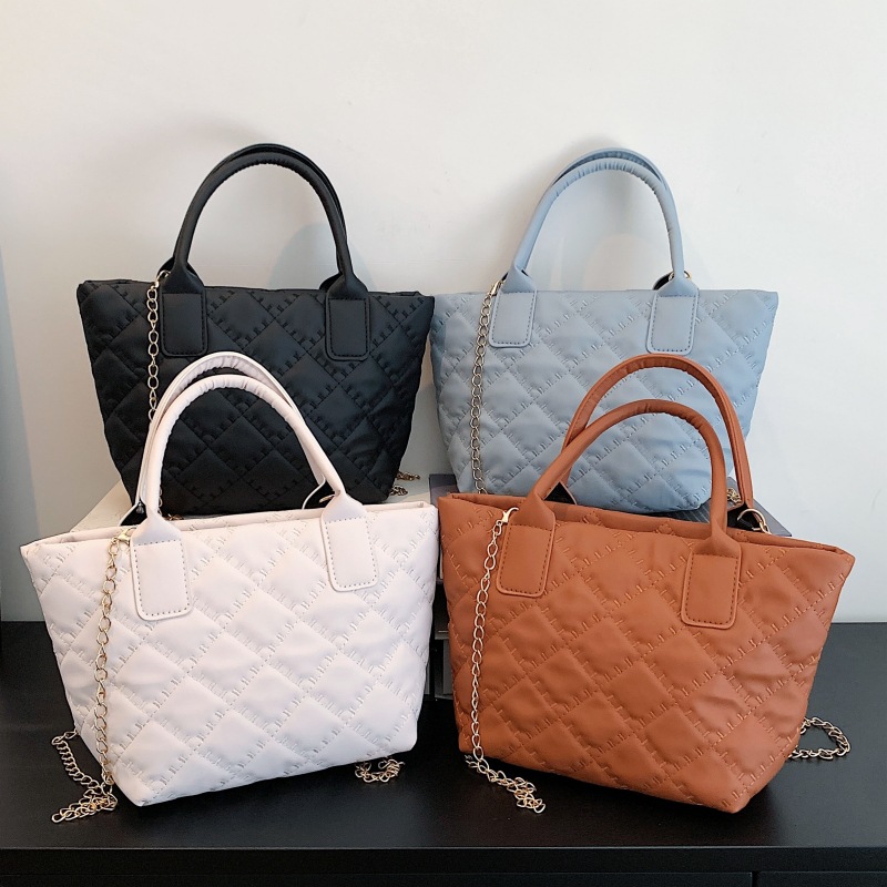 Korean-style embroidered diamond-shaped soft PU tote bag for spring 2024, a large-capacity, high-quality single-shoulder crossbody bag Application Scenario