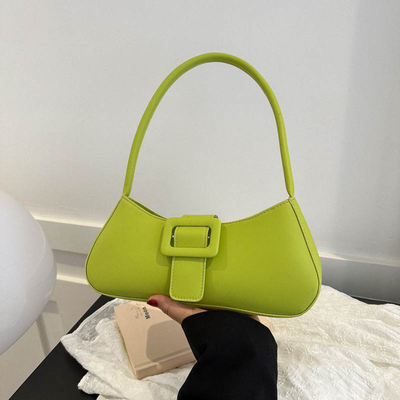 A unique French style baguette bag 2023 summer new fashion trend, simple and stylish, solid color underarm bag for women Application Scenario