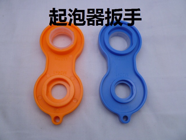 The bubbler wrench, faucet outlet wrench, disassembly, assembly, maintenance and cleaning tools are available on all four sides full figure