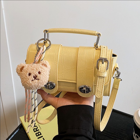 A fashionable and stylish solid-color simple and versatile handbag, a new high-end casual commuting single-shoulder crossbody bag for women in 2025 full figure