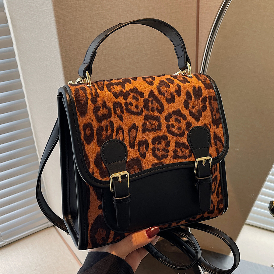 Fashionable backpack, stylish and simple handbag, 2024 new trendy INS shoulder bag, leopard print bag, simple and casual bag full figure