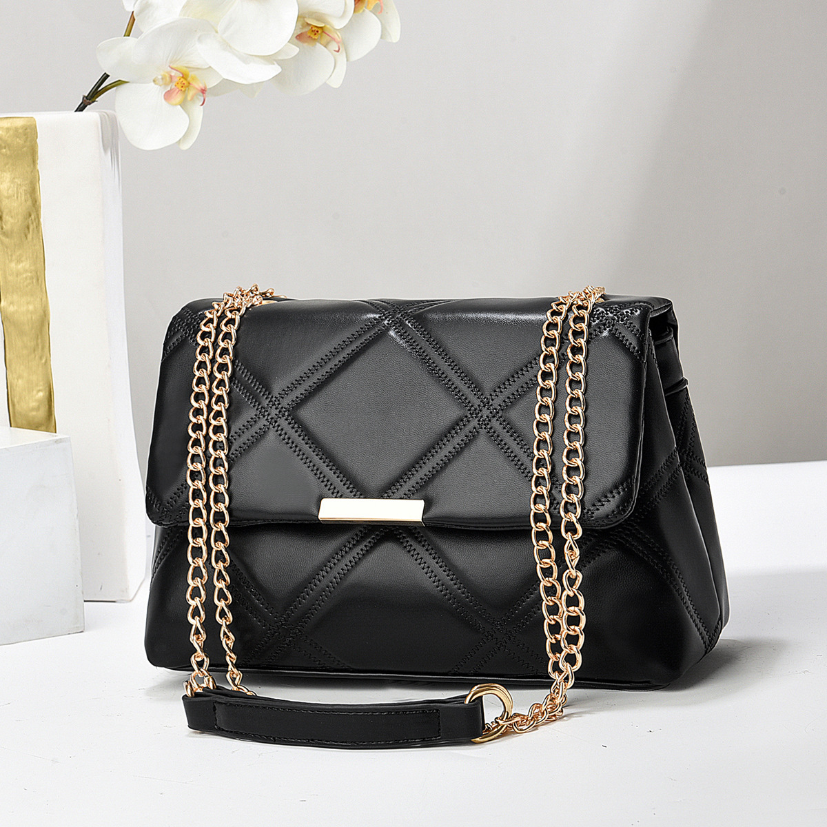 Spring 2024 best-selling girls' light luxury small square bag, super soft leather diamond-shaped chain single-shoulder crossbody bag, one-piece consignment Specification drawing