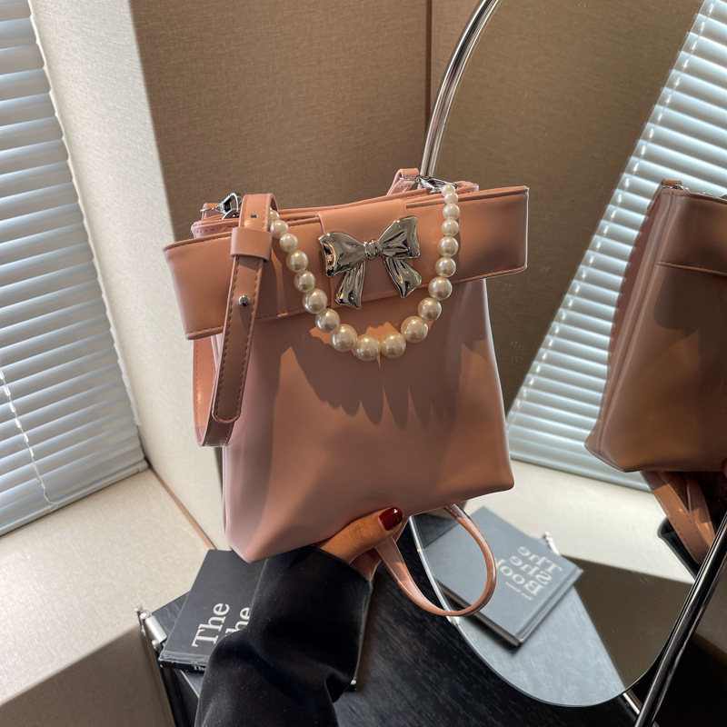 High-end women's 2025 new style fashionable and versatile single-shoulder crossbody bag, niche design pearl hand-held bucket bag Specification drawing