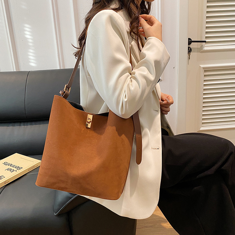 Winter new high-end large-capacity tote bag, bucket bag, women's commuting large-capacity single-shoulder bag, handbag Specification drawing