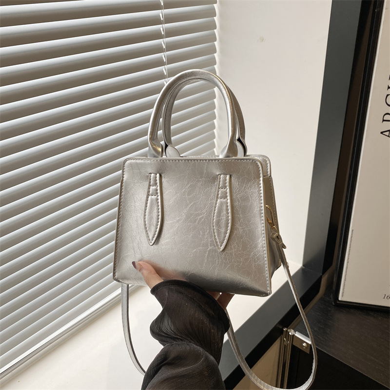 Cross-border bag for women 2024 New style: Fashionable and simple tote bag with large capacity for commuting hand and shoulder crossbody full figure