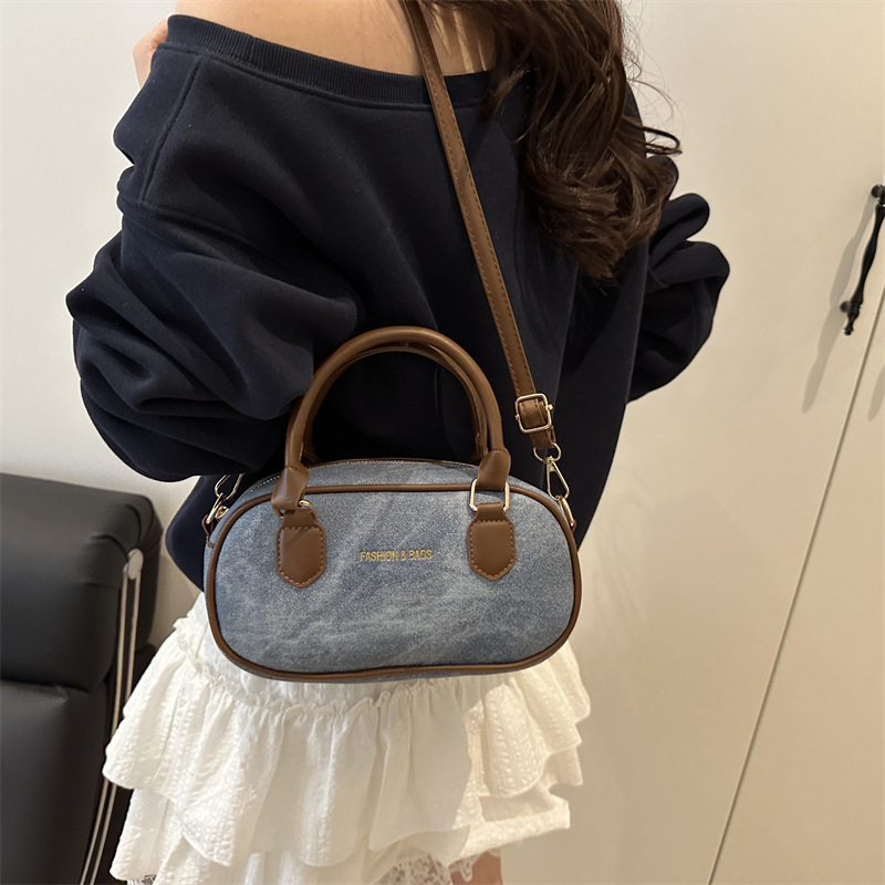 This year, the "Small Bag Women 2025" new fashion single-shoulder crossbody bag is a versatile Boston pillow bag for commuting details Picture