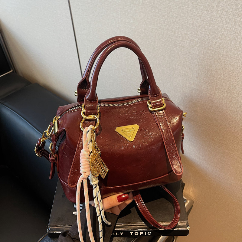 High-end retro commuter handbag for women, 2025 new style popular single-shoulder bag, fashionable crossbody Boston women's bag details Picture