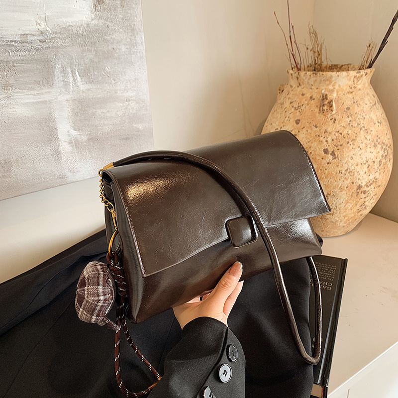 Women's underarm bag 2024 new style, trendy and high-end retro Maillard single-shoulder bag, commuter crossbody small square bag full figure