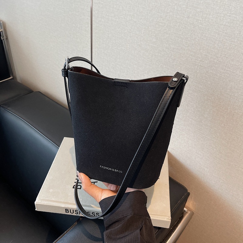 Korean retro bucket bag for women, 2024 new style simple and fashionable single-shoulder bag, high-end and versatile commuting crossbody bag Specification drawing