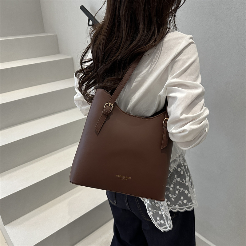 2025 Bucket bag, large-capacity single-shoulder bag, trendy and stylish commuter bag, high-end tote bag, daily outings for women Specification drawing