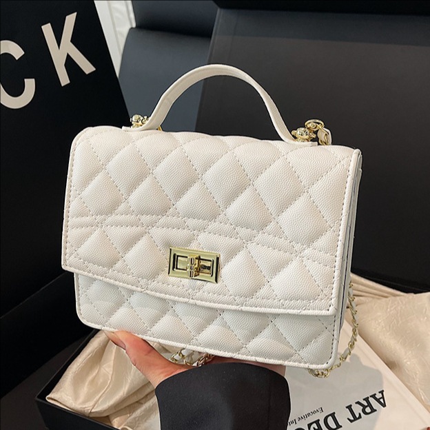 Korean style diamond-shaped chain hand shoulder bag for women 2025 New fashion, versatile and multi-functional backpack for women full figure