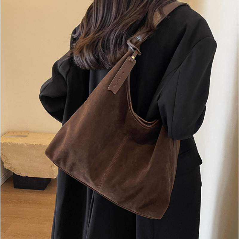 Fashionable and versatile, large-capacity underarm bag for women 2025, new retro casual tote bag, commuter casual single-shoulder bag details Picture