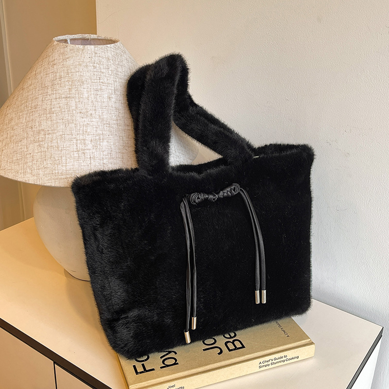 Large-capacity furry bag for women, 2024 new style hand-held plush underarm bag, versatile single-shoulder tote bag for student commuting details Picture
