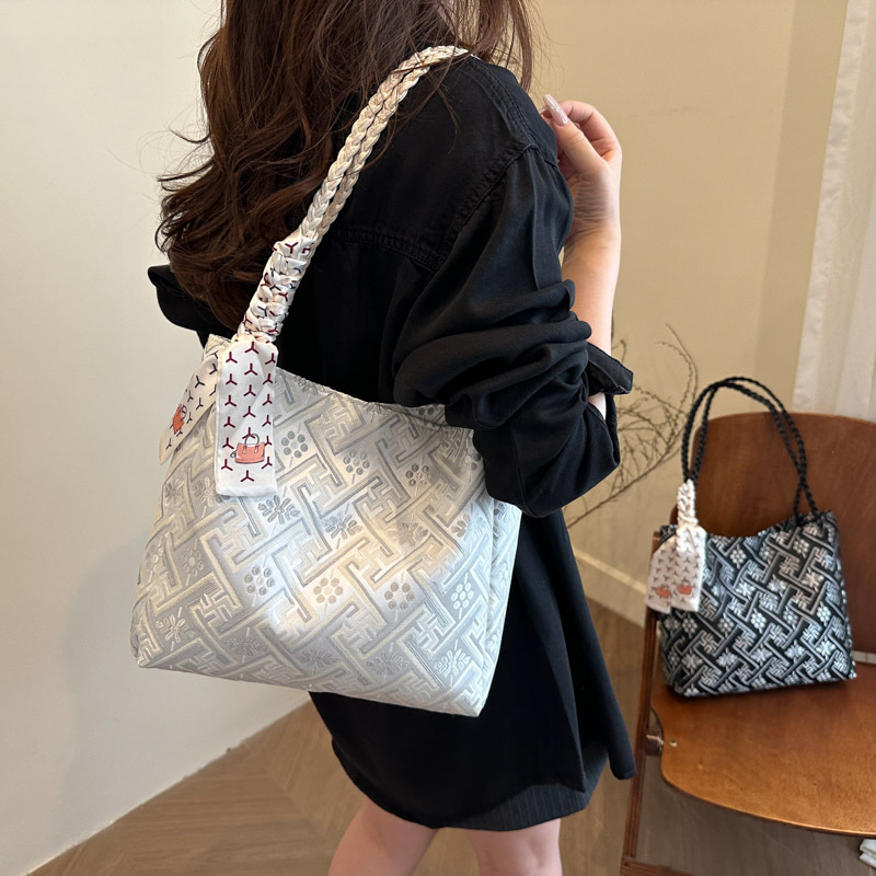 New Chinese-style versatile underarm bag for women, 2025 New national style versatile tote bag, fashionable and high-quality single-shoulder bag Specification drawing