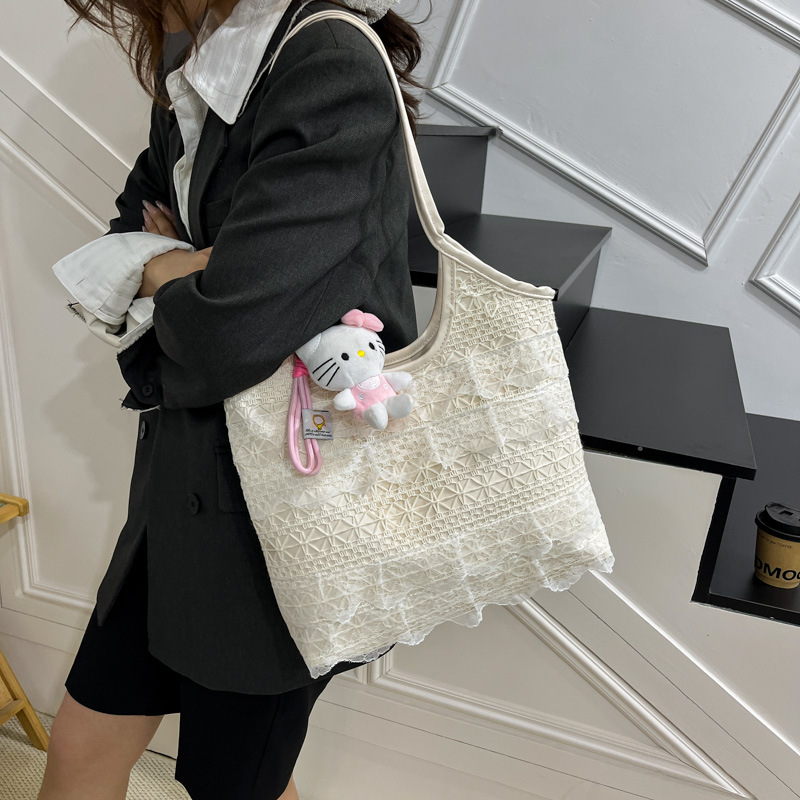 High-end large-capacity tote bag for women 2025 new style, fashionable and cute lace underarm bag, versatile shoulder bag for commuting Application Scenario
