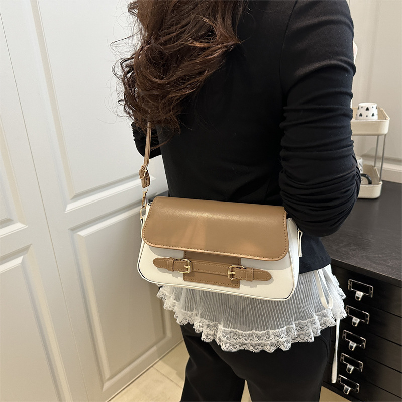 bags Sewn, stylish single-shoulder crossbody bag 2025, versatile, high-quality women's bag, fashionable lid, small square bag details Picture