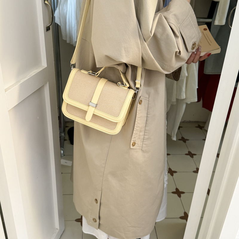 The new summer collection for 2025 features a fashionable and simple hand-held small square bag for women, a trendy color-blocking single-shoulder crossbody bag details Picture