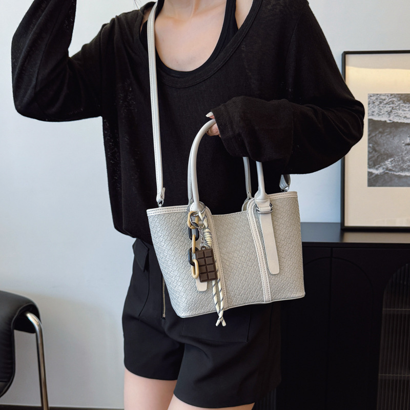 Korean-style high-capacity hand-held tote bag 2025 new model for commuting with a high-end touch, casual single-shoulder crossbody bag Specification drawing