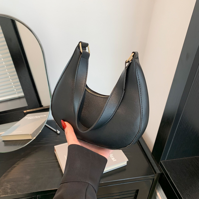 French niche design women's bag, versatile solid color 2024 new trendy crescent bag, high-end single-shoulder armpit bag full figure