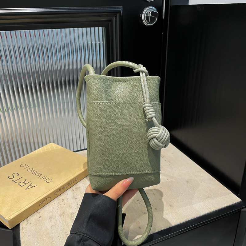"Little Bag Women 2025 New Style Women's Bag, casual and fashionable single-shoulder crossbody bag, women's cool solid color small square bag, mobile phone bag. full figure