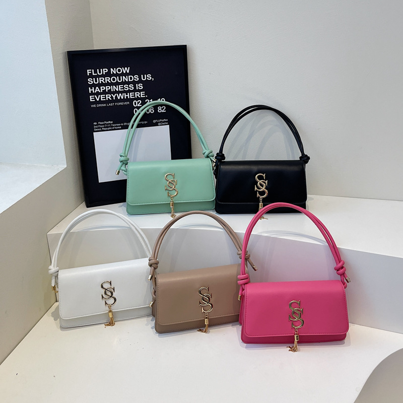 New fashionable, versatile and trendy single-shoulder bag, simple and casual bag, women's 2025 summer retro fashion crossbody bag Application Scenario
